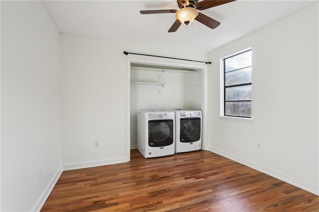 washroom with washing machine and clothes dryer, ceiling fan, and dark wood-type flooring