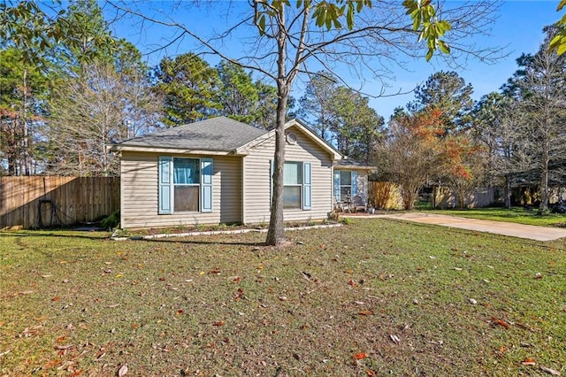 view of front of house with a front yard