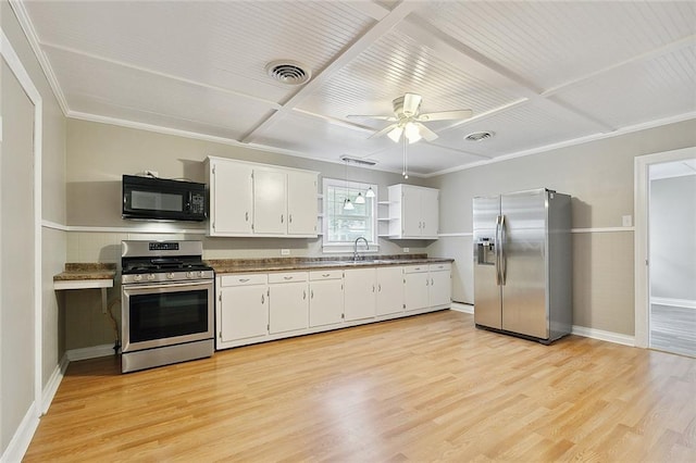 kitchen featuring sink, ceiling fan, light hardwood / wood-style floors, white cabinetry, and stainless steel appliances