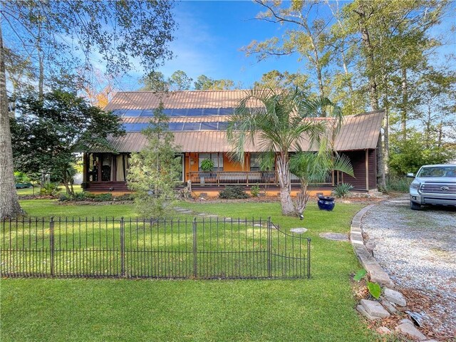 view of front of home featuring a porch and a front lawn