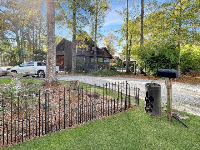 view of front facade with a front yard