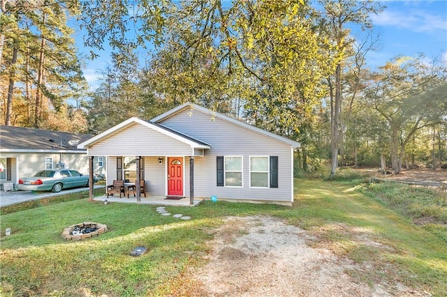 view of front facade featuring a fire pit, a porch, and a front yard