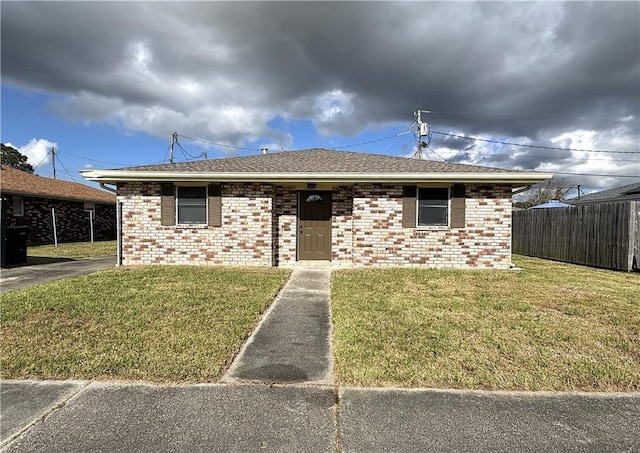 view of front facade featuring a front yard