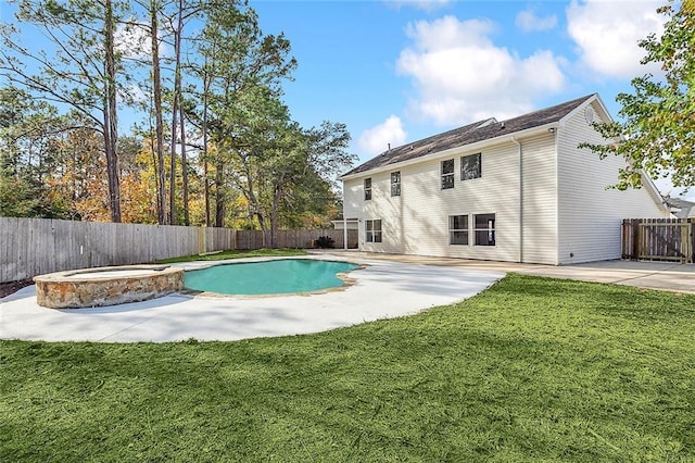 view of pool with a lawn, an in ground hot tub, and a patio