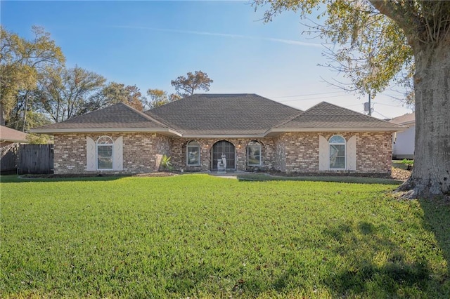 single story home featuring a front yard