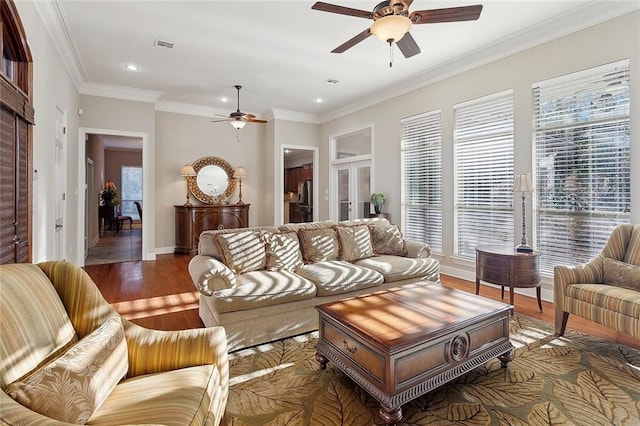 living room featuring baseboards, recessed lighting, wood finished floors, ceiling fan, and crown molding