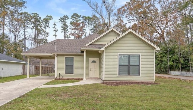 view of front of house featuring a carport and a front lawn