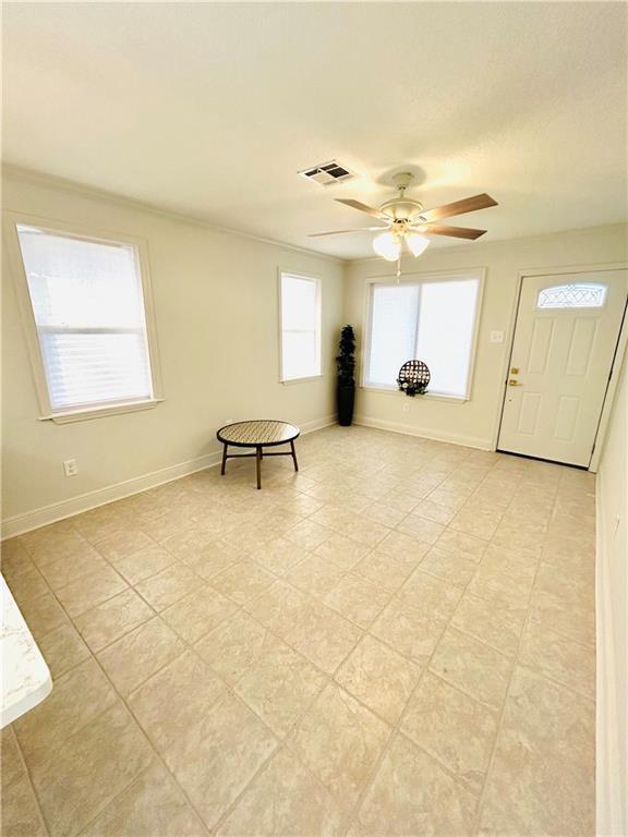 empty room featuring ceiling fan