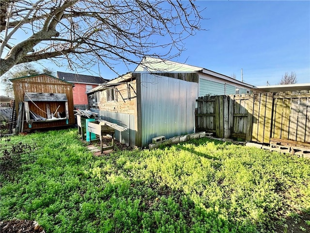 exterior space featuring an outbuilding