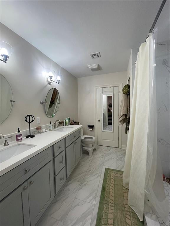 bathroom with vanity, curtained shower, and toilet