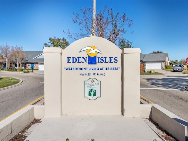 view of community / neighborhood sign