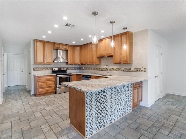 kitchen with hanging light fixtures, sink, range hood, kitchen peninsula, and stainless steel appliances