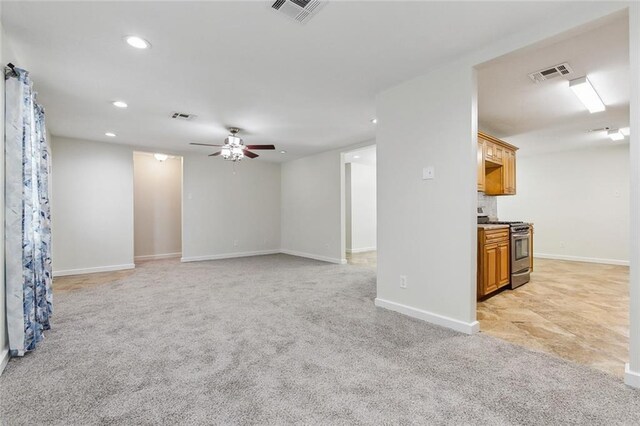 unfurnished room with carpet and ceiling fan