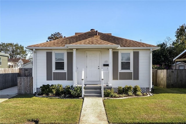 bungalow-style home featuring a front lawn