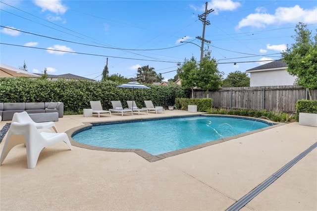 view of swimming pool with pool water feature, an outdoor hangout area, and a patio area