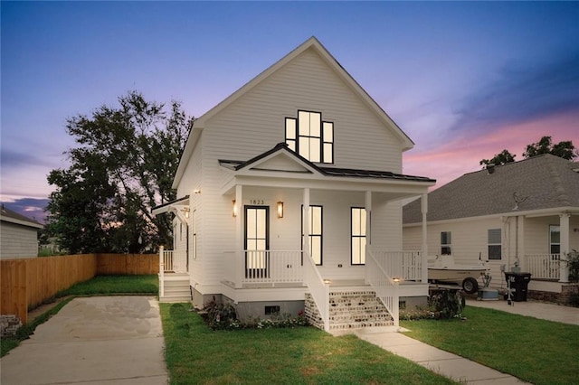 view of front facade featuring a porch and a yard