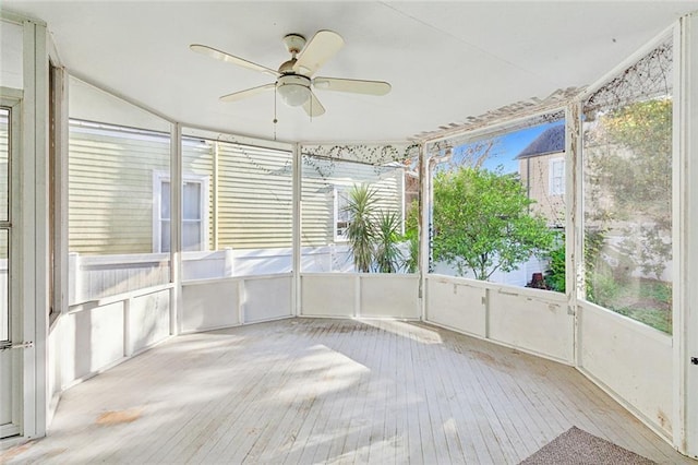 unfurnished sunroom with a wealth of natural light and ceiling fan