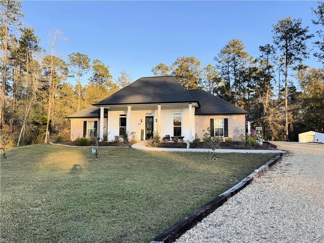 view of front of house with a front lawn