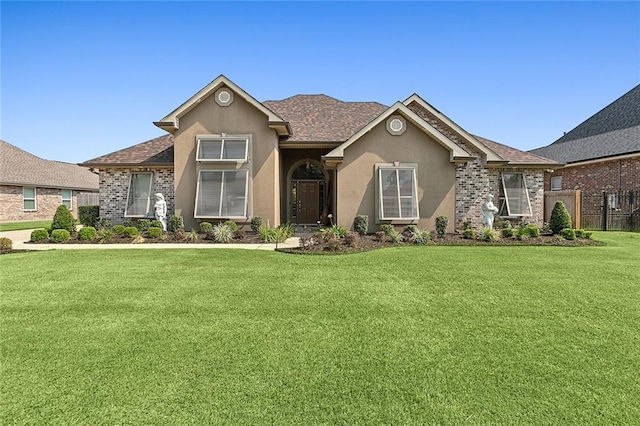 view of front facade with a front yard