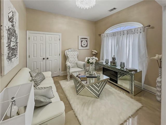 living room with an inviting chandelier