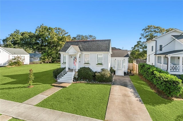 bungalow featuring a front yard