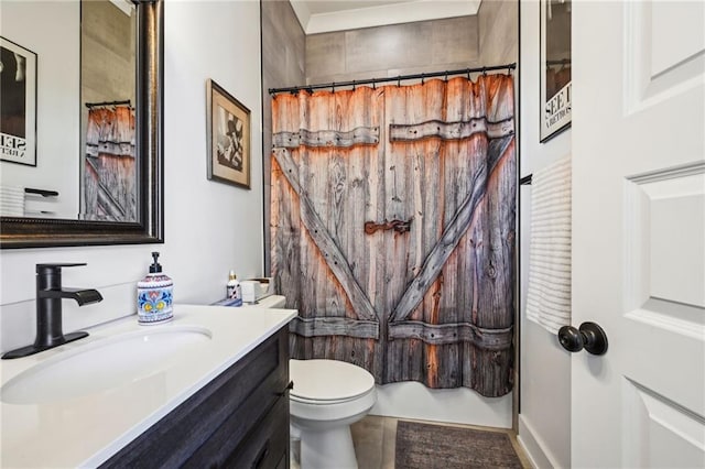 bathroom with curtained shower, vanity, and toilet