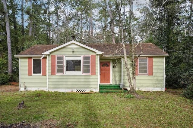 view of front facade with a front lawn