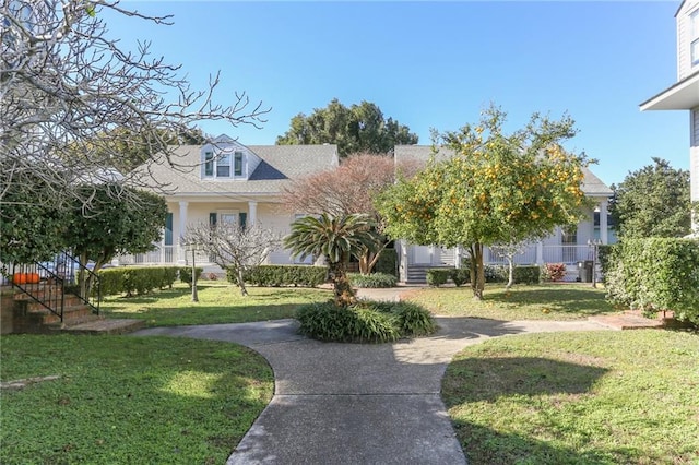 view of front of home featuring a front yard