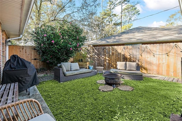 view of yard featuring an outdoor living space with a fire pit