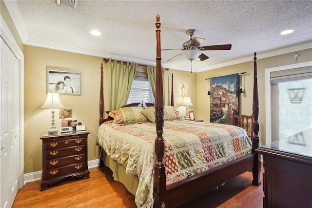 bedroom featuring hardwood / wood-style floors, crown molding, ceiling fan, a textured ceiling, and a closet