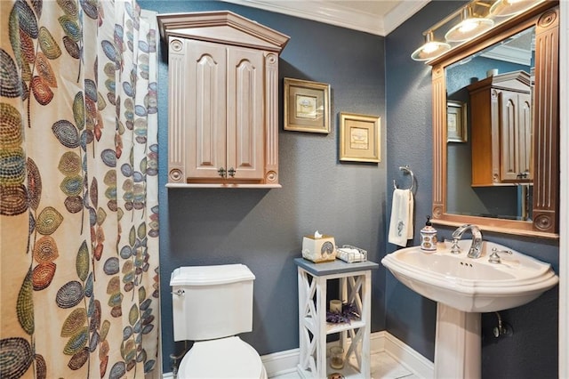 bathroom with a shower with shower curtain, tile patterned floors, toilet, and ornamental molding