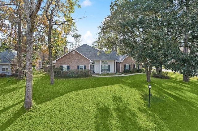 view of front of home featuring a front yard