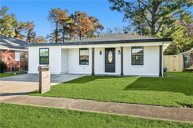 view of front of home featuring a front lawn and a porch