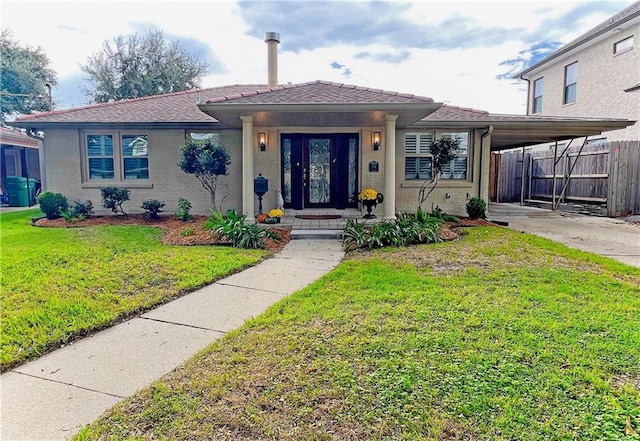 view of front of house featuring a front yard and a carport