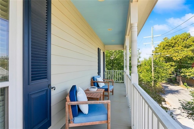 balcony featuring covered porch