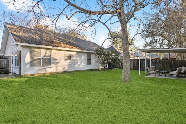 view of yard featuring a patio area