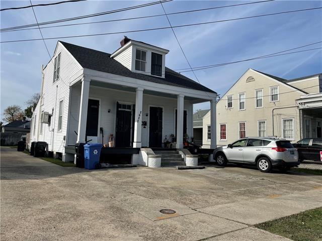 view of front facade with a porch
