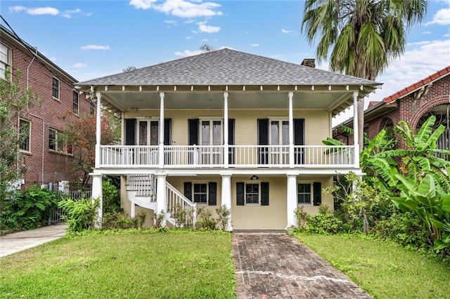 view of front of house featuring covered porch and a front yard