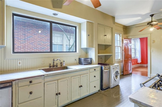 kitchen with ceiling fan, washer / dryer, light wood-type flooring, and sink