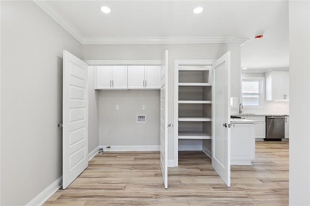 laundry room featuring sink, hookup for a washing machine, ornamental molding, and light wood-type flooring