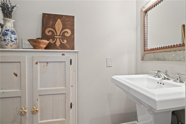 bathroom featuring sink