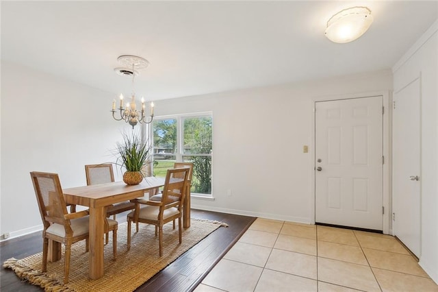 dining room featuring an inviting chandelier, crown molding, and light hardwood / wood-style flooring