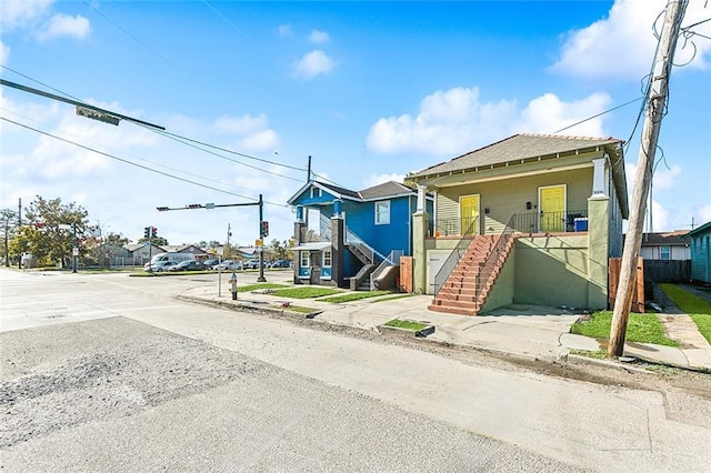 view of front of property featuring a porch