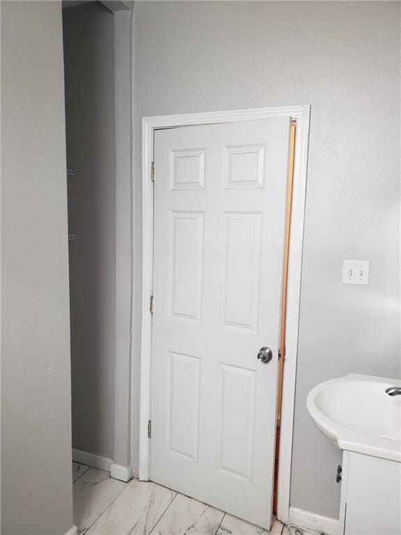 bathroom featuring sink