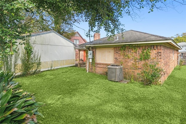 view of yard with cooling unit