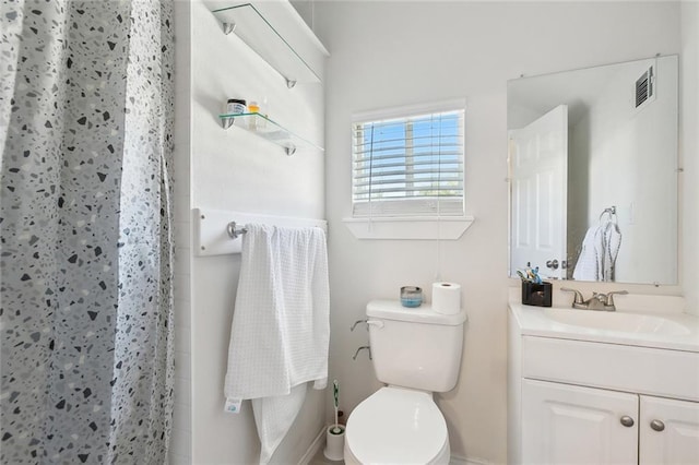 bathroom featuring a shower with curtain, vanity, and toilet