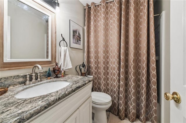 bathroom featuring a shower with curtain, vanity, and toilet