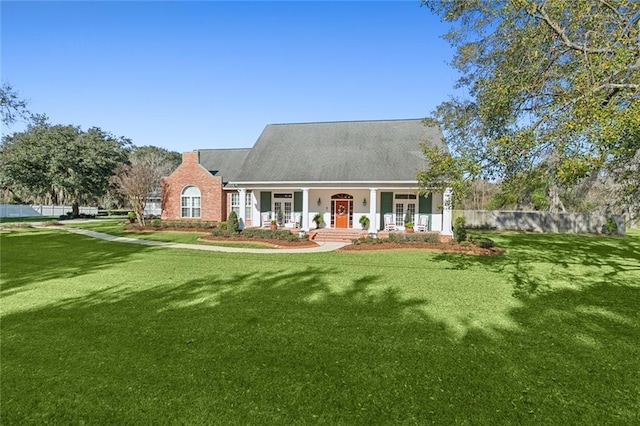 view of front of home featuring a porch and a front yard