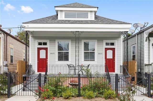 bungalow featuring covered porch