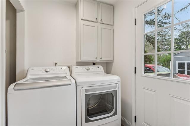 laundry area featuring cabinets and washing machine and clothes dryer